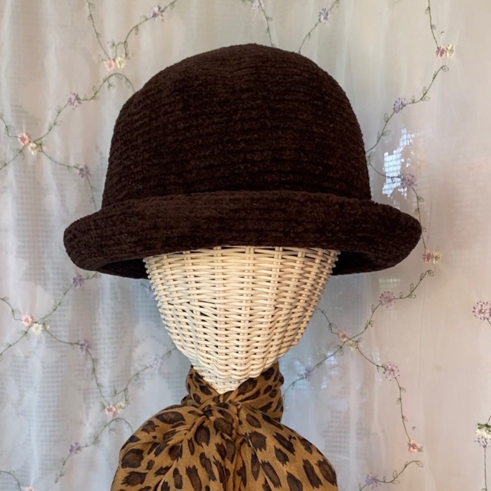 Brown Bucket Hat 🎩